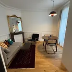 Élégant T2 sur cour Paris Goncourt