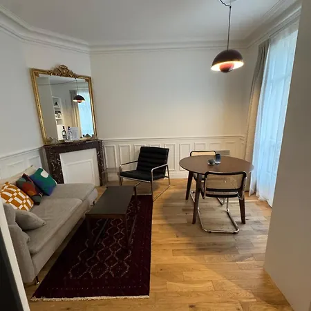 Elegant T2 Sur Cour Goncourt * Paris